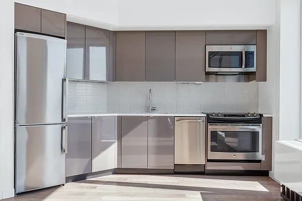 Rented by Greystar | media 6