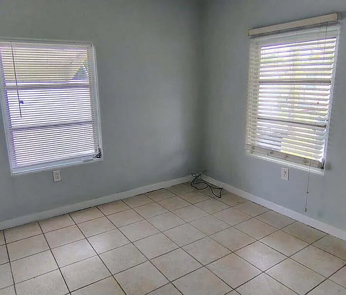 1231 N F St — Photo 3
