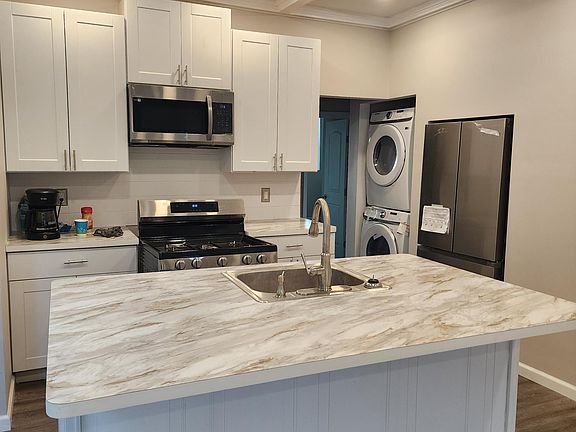 2nd image of 463 Laurel St #1