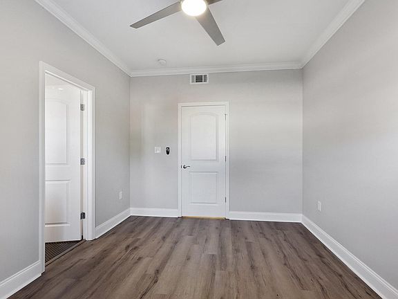 2nd image of 2619 Banks St