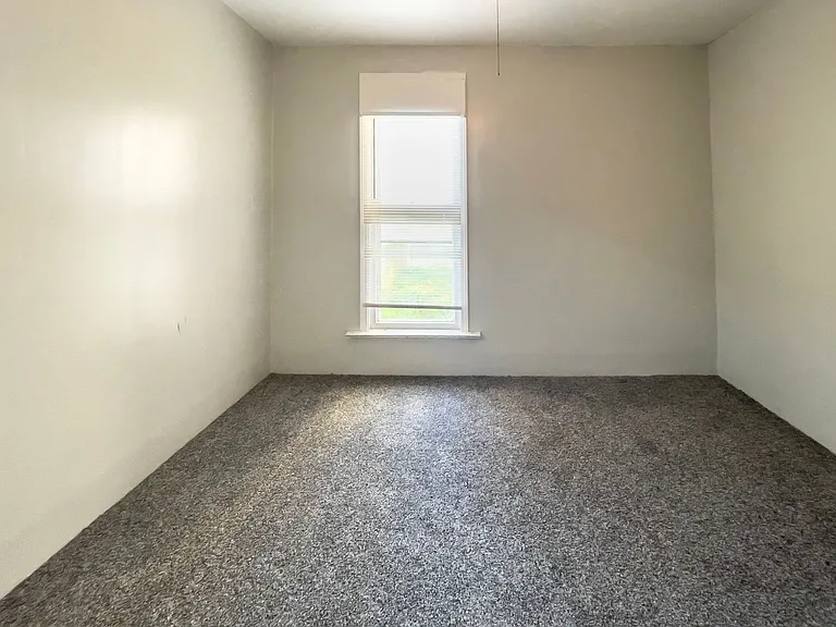 1014 E Adams St — Photo 5