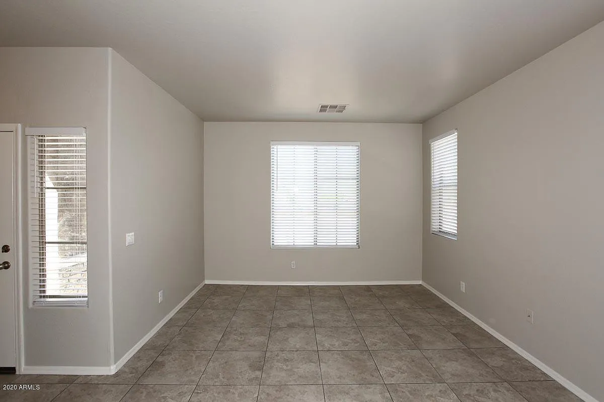 4 bed, 2.5 bath, 2048 sqft, $2,100 — Photo 2