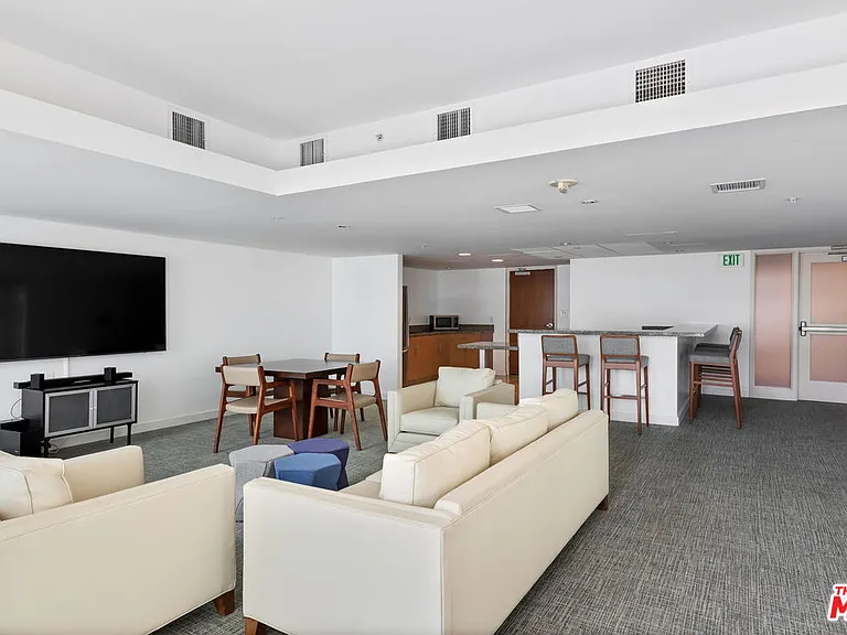 13700 Marina Pointe Dr #415 — Photo 28