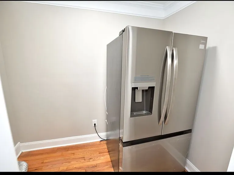 836 Burton St — Photo 12