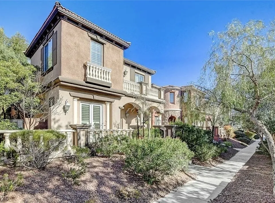 2428 Granada Bluff Ct