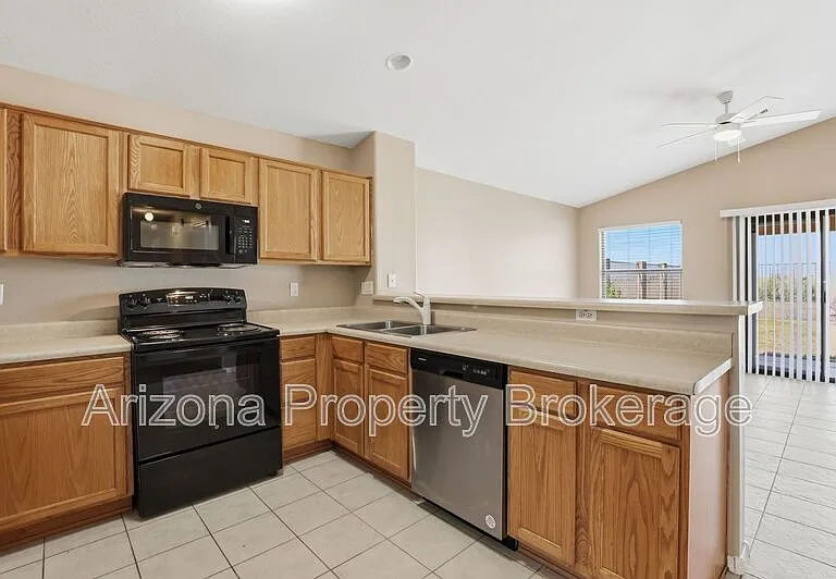 8118 N 112th Ave — Photo 11