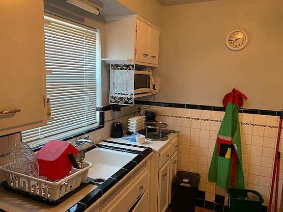 3rd image of 3109 Coral Park Dr