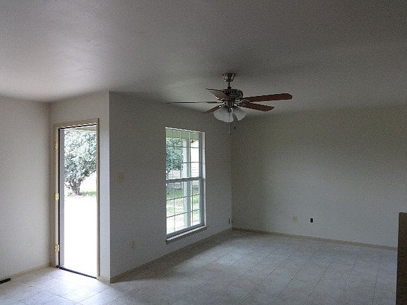 3rd image of 105 Diana Dr