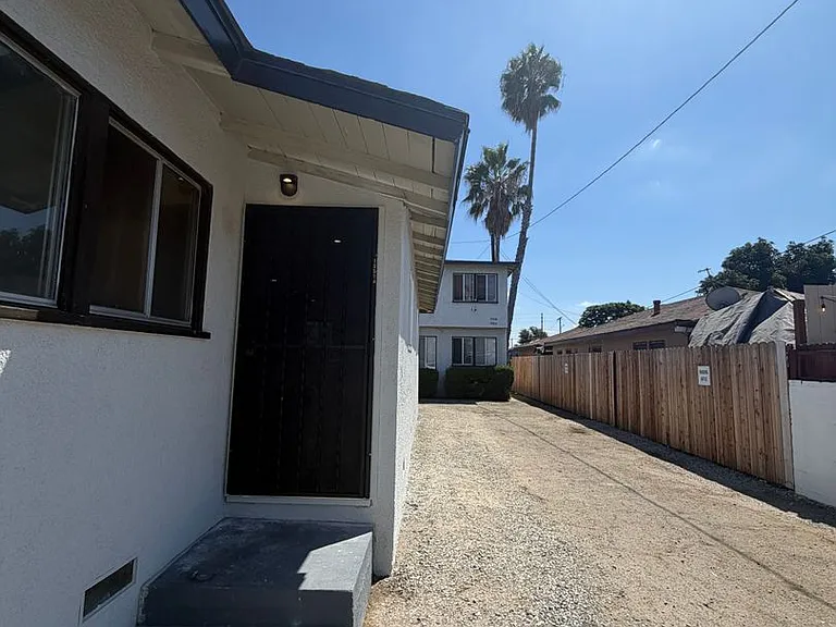 15512 S White Ave — Photo 2