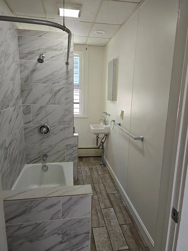 5 bed, 2.0 bath, 1596 sqft, $1,400 — Photo 4