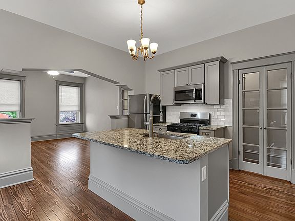 2nd image of 2903 Victor St #A