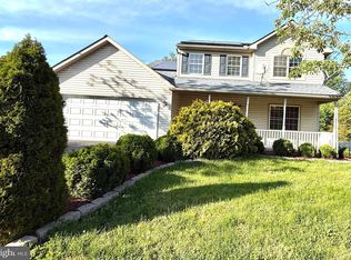 6081 Long Pond Dr, Birdsboro, PA 19508