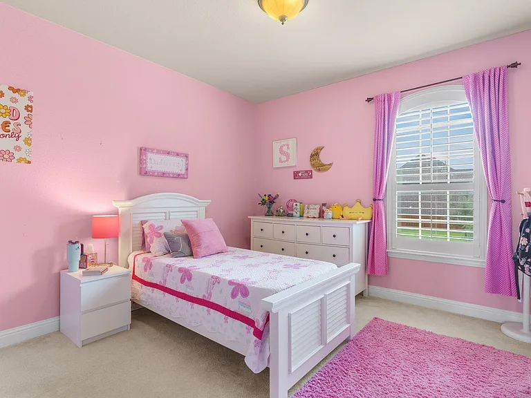 Bedroom 4 up
all bedrooms have plush carpet & walk-in closets.