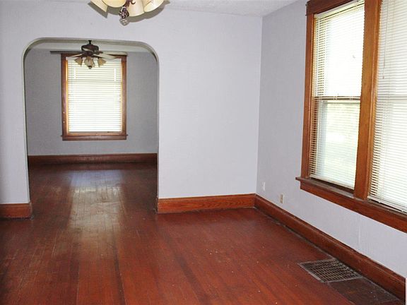 2nd image of 1907 Ingleside Ave