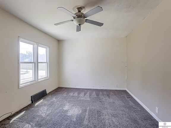4th image of 4118 Spencer St