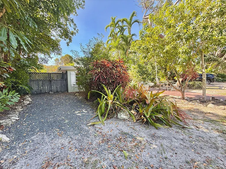 111 N Bay Harbor Dr — Photo 4