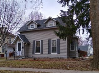 914 High St, Grinnell, IA 50112