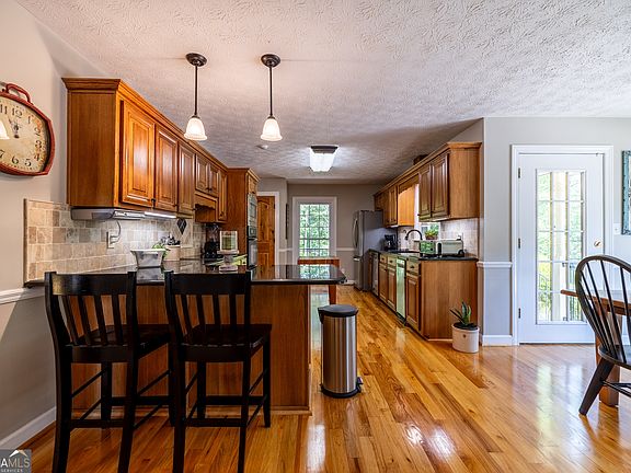 5th image of 131 Hine Rd SE