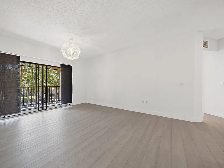 3020 Alcazar Pl #202 — Photo 10