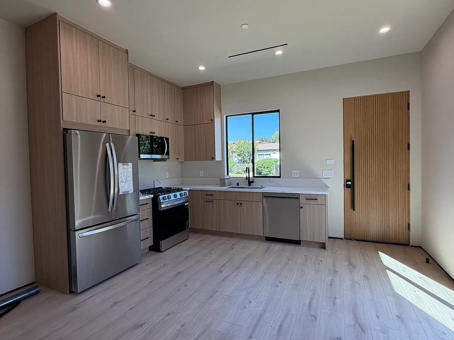 2 bed, $4,500 — Photo 2