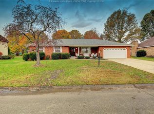 64 Willowood Cir, Hurricane, WV 25526