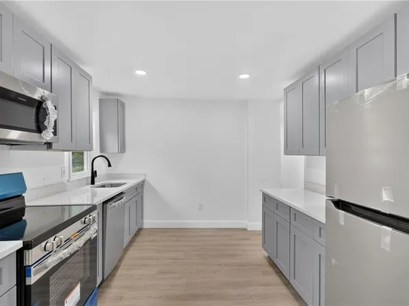 5 Lees Ln, Glocester, RI 02814