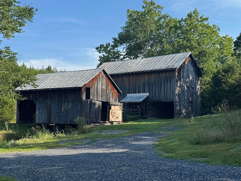 2nd image of 30 Toad Hall Ln