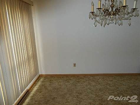 Dining room is 10 x 12