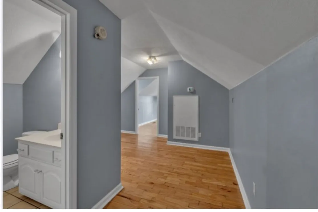 4 bed, 2.5 bath, 2350 sqft, $3,500 — Photo 4