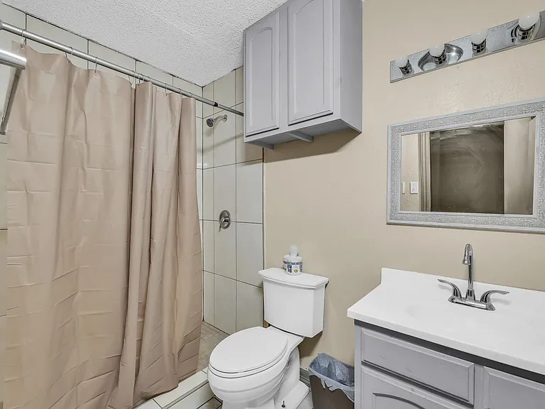 440 W Siesta St #A-B — Photo 6