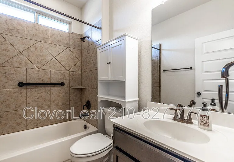 908 Sussex Cv — Photo 34