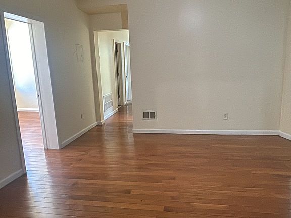 4th image of 142 Chadwick Ave Floor 1