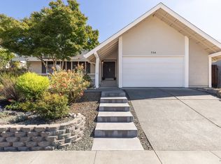 704 Montclair Dr, Santa Rosa, CA 95409