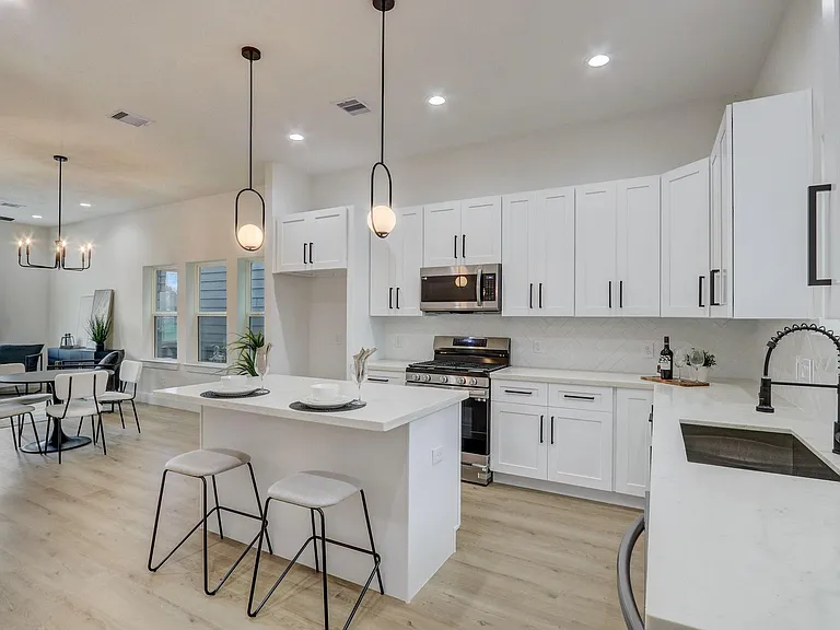 1207 Dewalt St — Photo 9