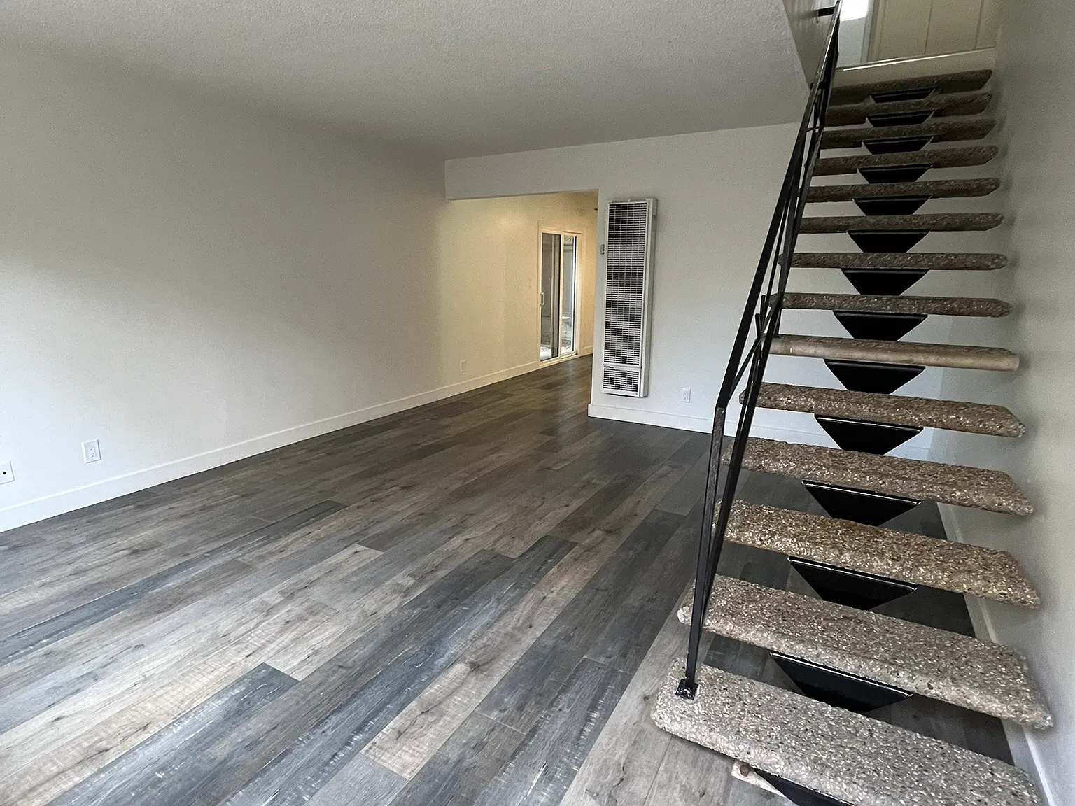 2 bed, 1.5 bath, 975 sqft, $2,250 — Photo 3