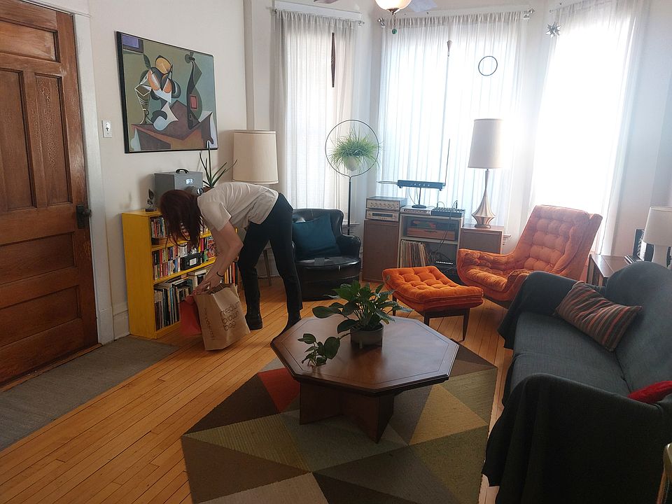 1st image of 2516 N Artesian Ave APT 1F