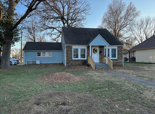 1124 E Division St, Bolivar, MO 65613