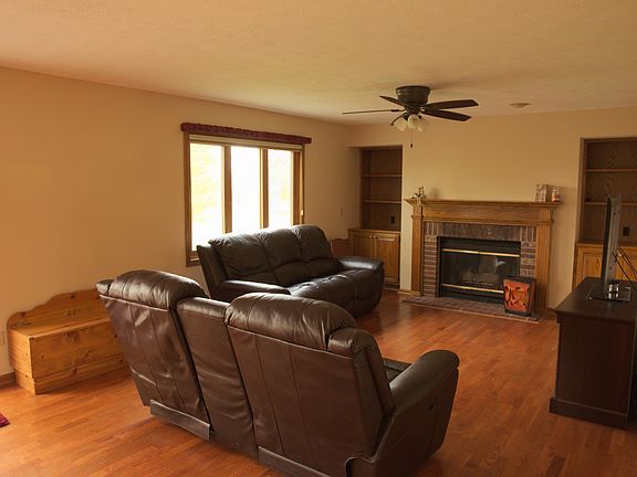 4th image of 1900 W Dunraven Ln