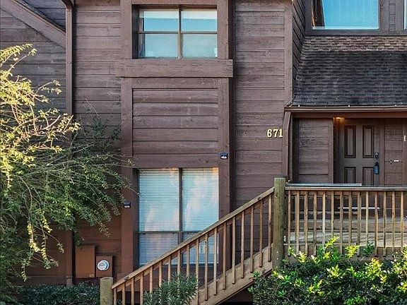 2nd image of 671 Davis Rd