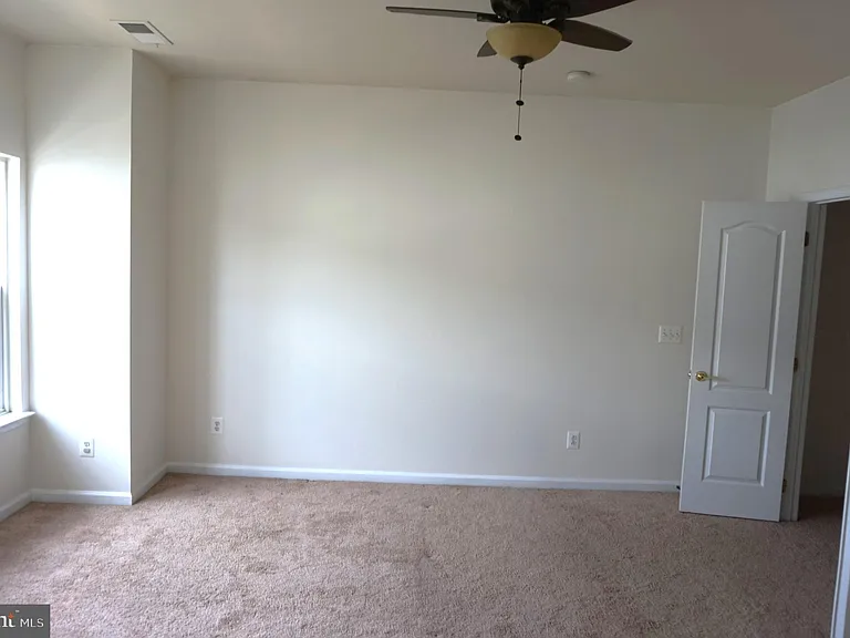 22997 Bulwark Ter — Photo 12