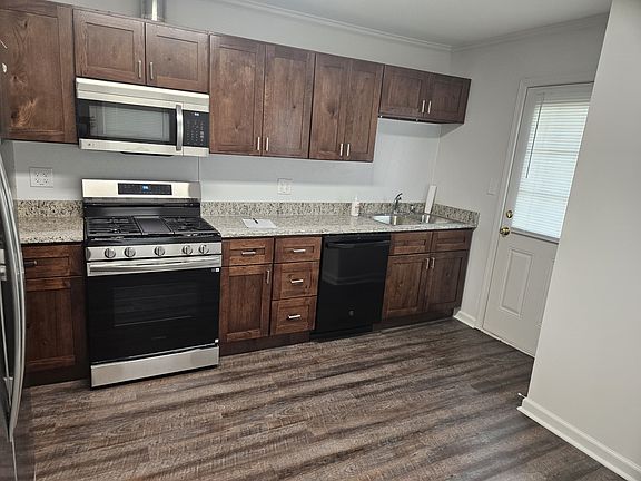 2nd image of 450 Ramona St NE
