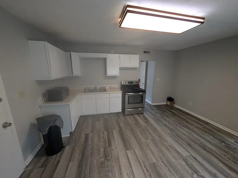608 W Highland Ave — Photo 6