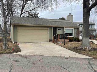 5708 SW Arrowhead Ct, Topeka, KS 66614