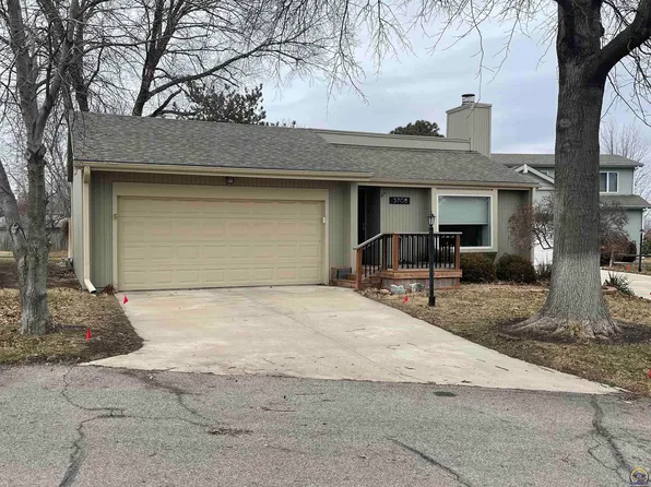 5708 SW Arrowhead Ct, Topeka, KS 66614