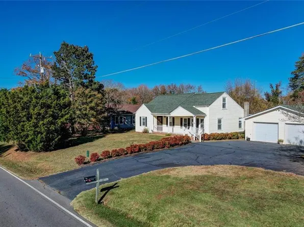 2588 Wentworth St, Reidsville, NC 27320