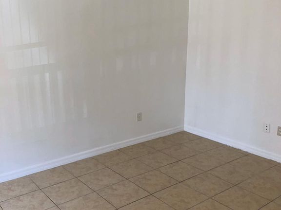 3rd image of 238 Orchard St APT 2