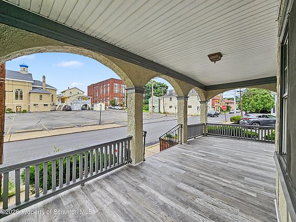 3rd image of 211 Grant St