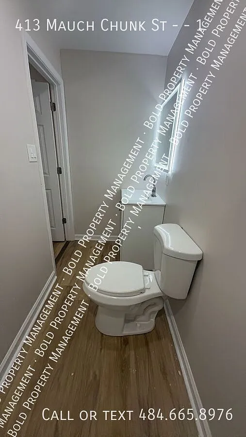 Newly Remodeled 1-Bedroom 1 Bath Apartment 1 Bath Modern Finishes & Brand-New Appliances with Was... — Photo 3