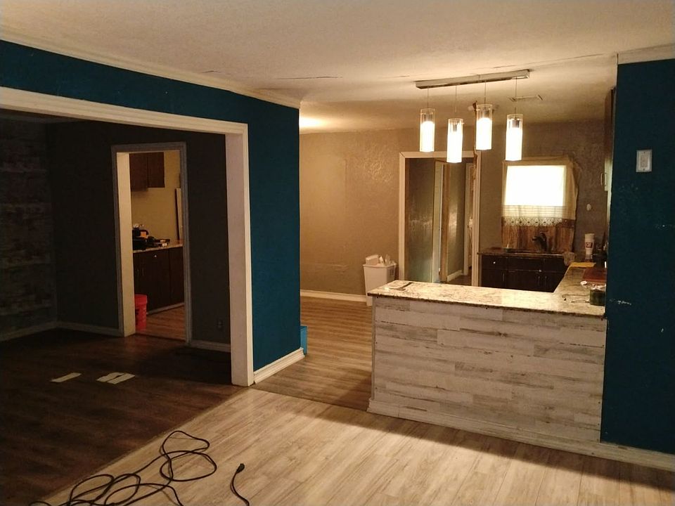 2nd image of 3867 Castleman St