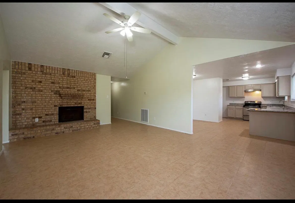 3 bed, 1477 sqft, $1,700 — Photo 3